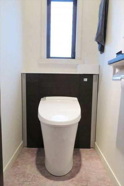 落ち着いた木目調でトータルコーディネート